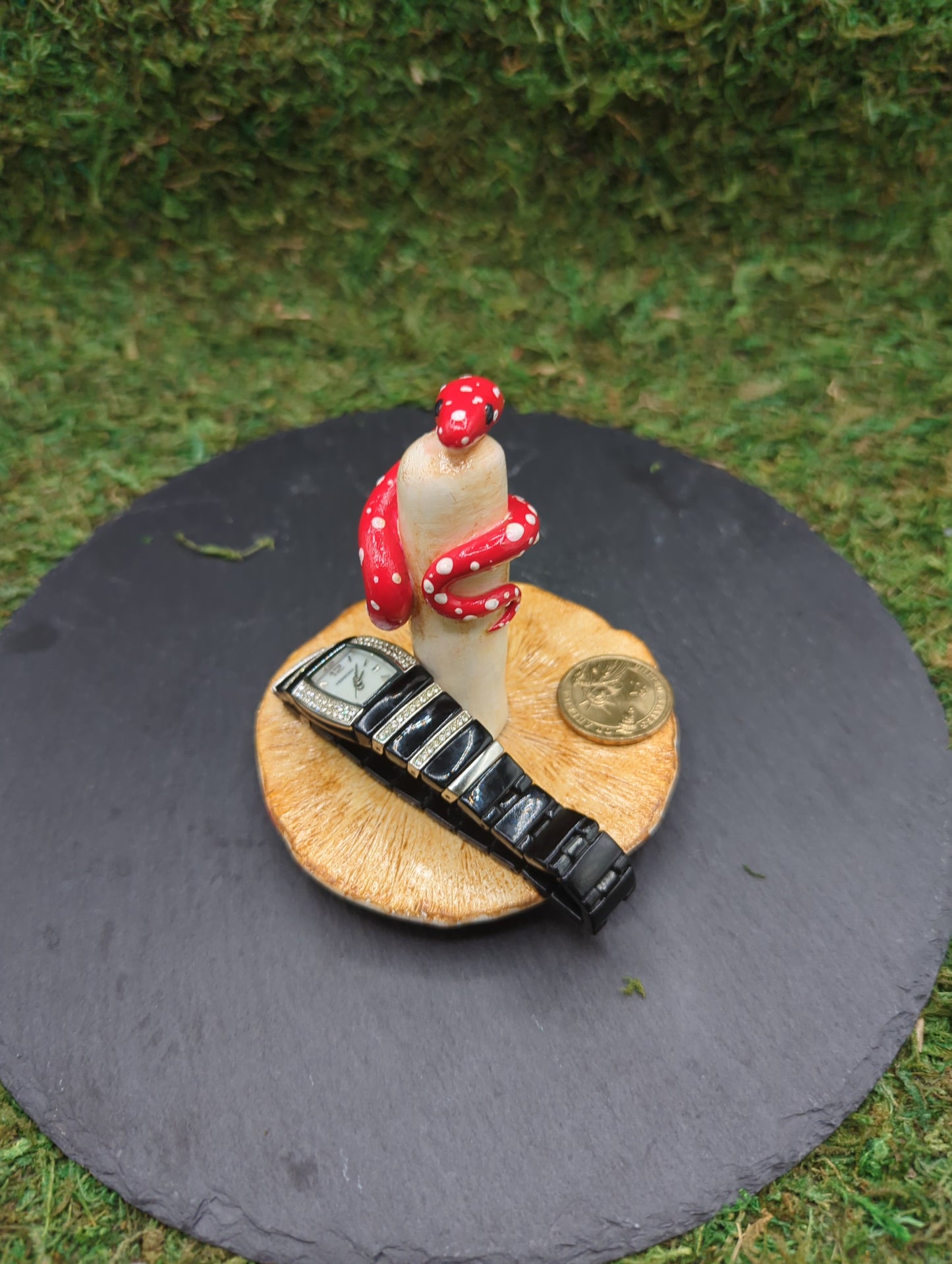 Snake with a mushroom sculpture